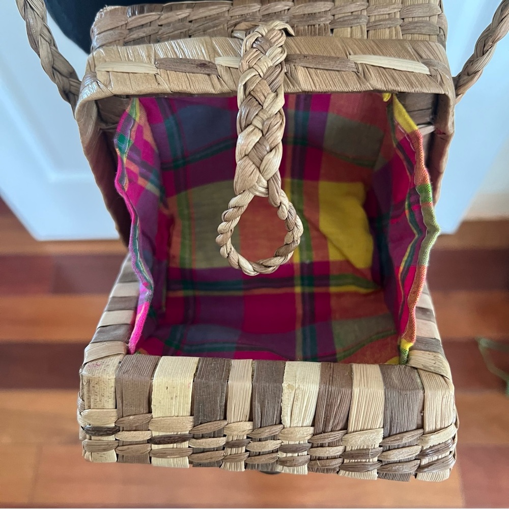 Authentic basketweave purse - Picture 2 of 8
